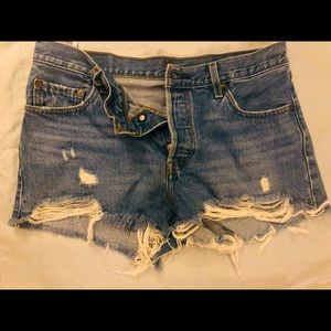 Levi’s distressed denim shorts size 29